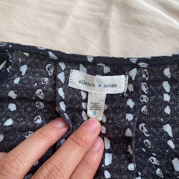 Silence + Noise Criss Across Front Blouse (B+W) - Picture 3 of 4